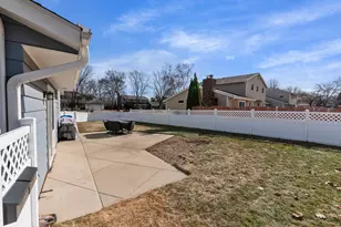 3560 S Loretta Ln, New Berlin, WI 53151 - Photo 36