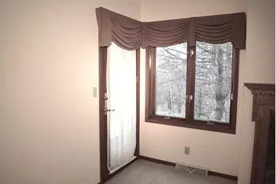 N22 W24122  Cloister Cir #5 E, Pewaukee, WI 53072 - Photo 6