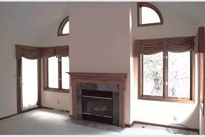 N22 W24122  Cloister Cir #5 E, Pewaukee, WI 53072 - Photo 4