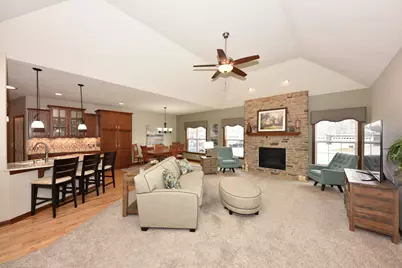 3905 S Five Iron Ct, New Berlin, WI 53151 - Photo 18