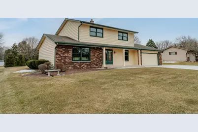 W158N10768  Catskill Ln, Germantown, WI 53022 - Photo 2