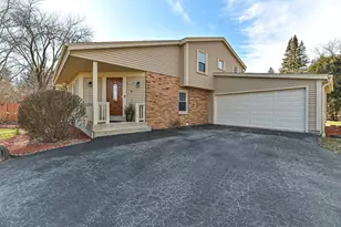 11249 N Oriole Ln, Mequon, WI 53092 - Photo 2