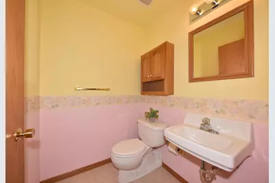 W52N139  Pioneer Ct, Cedarburg, WI 53012 - Photo 20