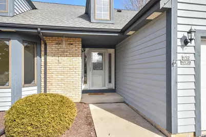 W52N139  Pioneer Ct, Cedarburg, WI 53012 - Photo 2