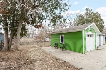 1230  Bay Shore Dr, Oshkosh, WI 54901 - Photo 4