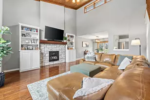 233 Sunny Hill Ln, Oconomowoc, WI 53066 - Photo 4