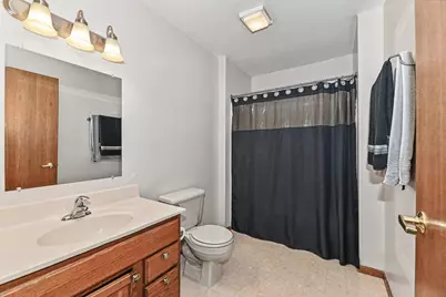 17360 W Lincoln Ave, New Berlin, WI 53146 - Photo 20