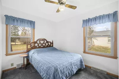 5333 S 28th St, Greenfield, WI 53221 - Photo 12