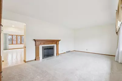 8810 S Patricia Blvd, Oak Creek, WI 53154 - Photo 6