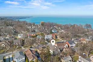 637 E Carlisle Ave, Whitefish Bay, WI 53217 - Photo 2