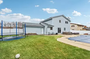 N28W22131 Indianwood Ct, Pewaukee, WI 53186 - Photo 2