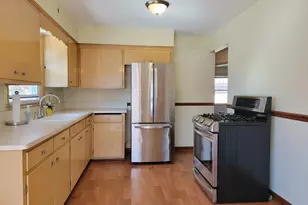 3657 S Taylor Ct, Milwaukee, WI 53207 - Photo 6