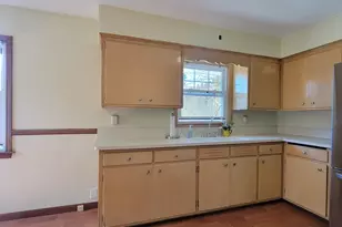 3657 S Taylor Ct, Milwaukee, WI 53207 - Photo 8