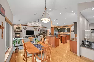 W292N4254 Prairie Wind Cir, Delafield, WI 53072 - Photo 10