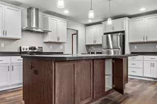 2348 Wild Oak Dr, Manitowoc, WI 54220 - Photo 14