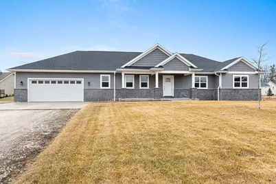 2348  Wild Oak Dr, Manitowoc, WI 54220 - Photo 2