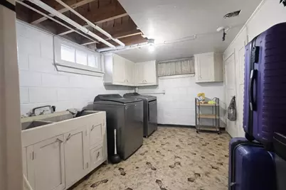 922 W Eden Pl, Milwaukee, WI 53221 - Photo 10