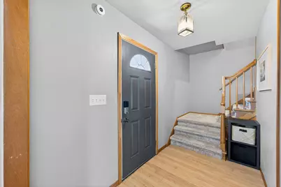 W184N8293  Tours Dr, Menomonee Falls, WI 53051 - Photo 10
