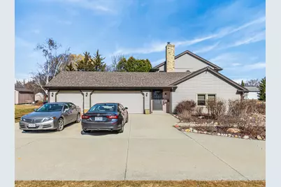 W184N8293  Tours Dr, Menomonee Falls, WI 53051 - Photo 50