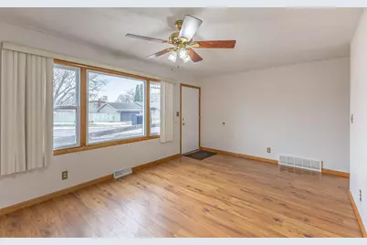 1111  Pierce St, Onalaska, WI 54650 - Photo 14