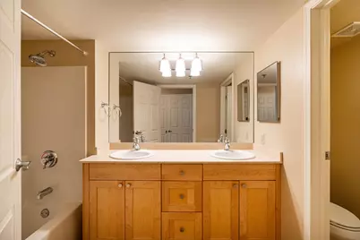 270 E Highland Ave #916, Milwaukee, WI 53202 - Photo 18