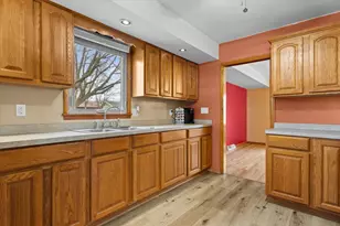 9300 W Eden Pl, Milwaukee, WI 53228 - Photo 8