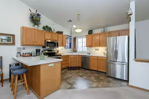 N114W16484 Crown Ct, Germantown, WI 53022 - Photo 6