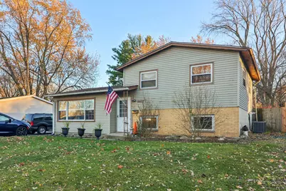 18637 W Karen Ln, Gurnee, IL 60031 - Photo 2