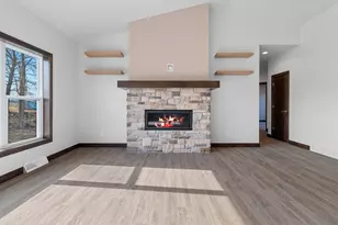 4631 Ridge Ct, Manitowoc, WI 54220 - Photo 8