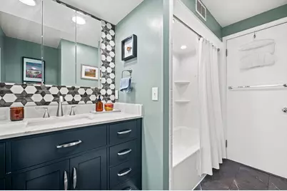 10529 W Grantosa Dr, Wauwatosa, WI 53222 - Photo 14