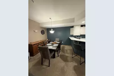 340  Jennifer Ln, Brookfield, WI 53045 - Photo 2