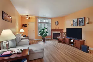 957 Hastings Ct, Racine, WI 53406 - Photo 2