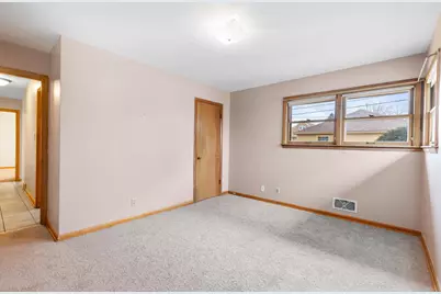 3927 N 77th St, Milwaukee, WI 53222 - Photo 8