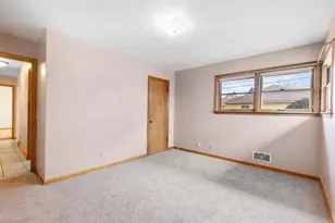 3927 N 77th St, Milwaukee, WI 53222 - Photo 8