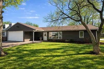805 N Oakwood Ave, Oconomowoc, WI 53066 - Photo 1