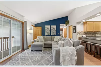 6248 S Creekside Dr #16, Cudahy, WI 53110 - Photo 8