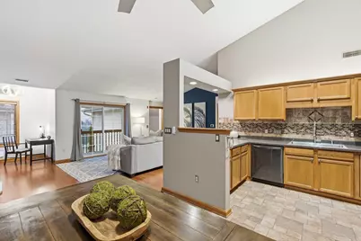 6248 S Creekside Dr #16, Cudahy, WI 53110 - Photo 6