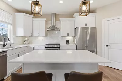 520  Edgewater Dr, West Bend, WI 53095 - Photo 12