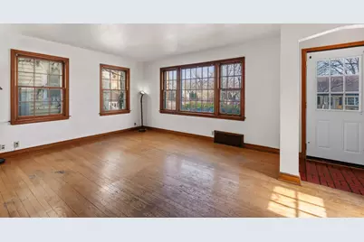 1461 S 91st St, West Allis, WI 53214 - Photo 2