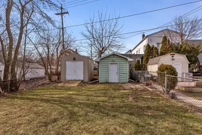 1461 S 91st St, West Allis, WI 53214 - Photo 18