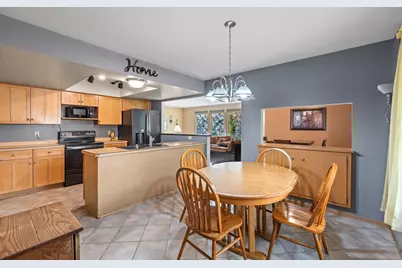 11924 W Ohio Ave, West Allis, WI 53227 - Photo 8