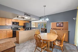 11924 W Ohio Ave, West Allis, WI 53227 - Photo 8