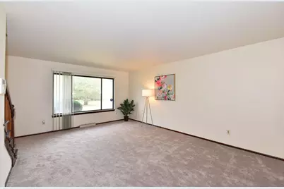 6081 W Calumet Rd, Milwaukee, WI 53223 - Photo 4