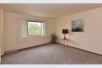 6081 W Calumet Rd, Milwaukee, WI 53223 - Photo 14