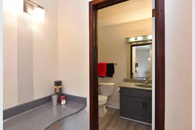 6081 W Calumet Rd, Milwaukee, WI 53223 - Photo 16