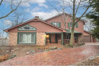 1819 W Holmes Ct, Milwaukee, WI 53221 - Photo 2