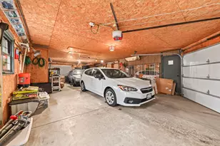 1819 W Holmes Ct, Milwaukee, WI 53221 - Photo 30