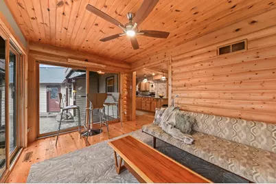 1819 W Holmes Ct, Milwaukee, WI 53221 - Photo 18