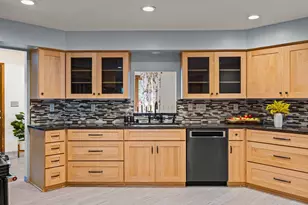 5554 S 25th St, Milwaukee, WI 53221 - Photo 6