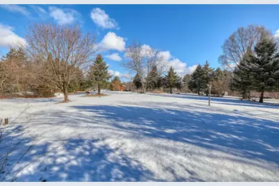 S94W35101  Crestfield Ct, Eagle, WI 53119 - Photo 24